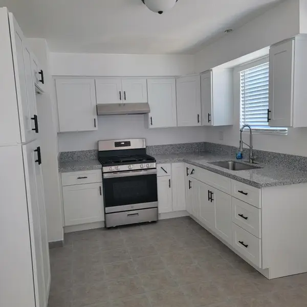 1035 N Linnell Avenue, Farmersville, CA 93223