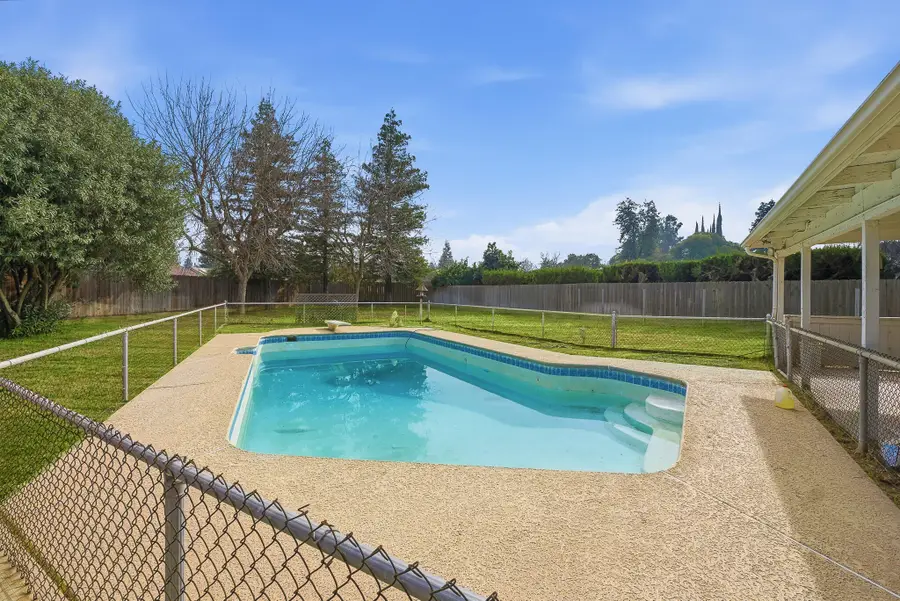 1219 E Feemster Avenue, Visalia, CA 93292 - #3