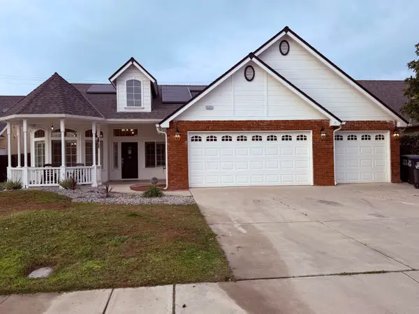 5222 W Lark Court W, Visalia, CA 93291