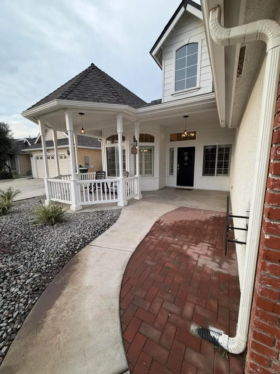 5222 W Lark Court W, Visalia, CA 93291 - #3