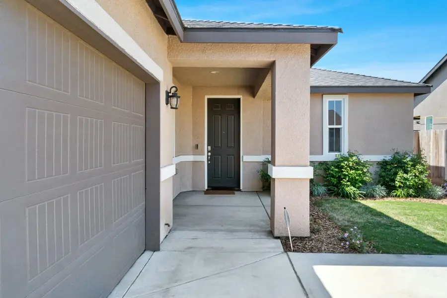 3373 Dorset Street, Tulare, CA 93274 - #2