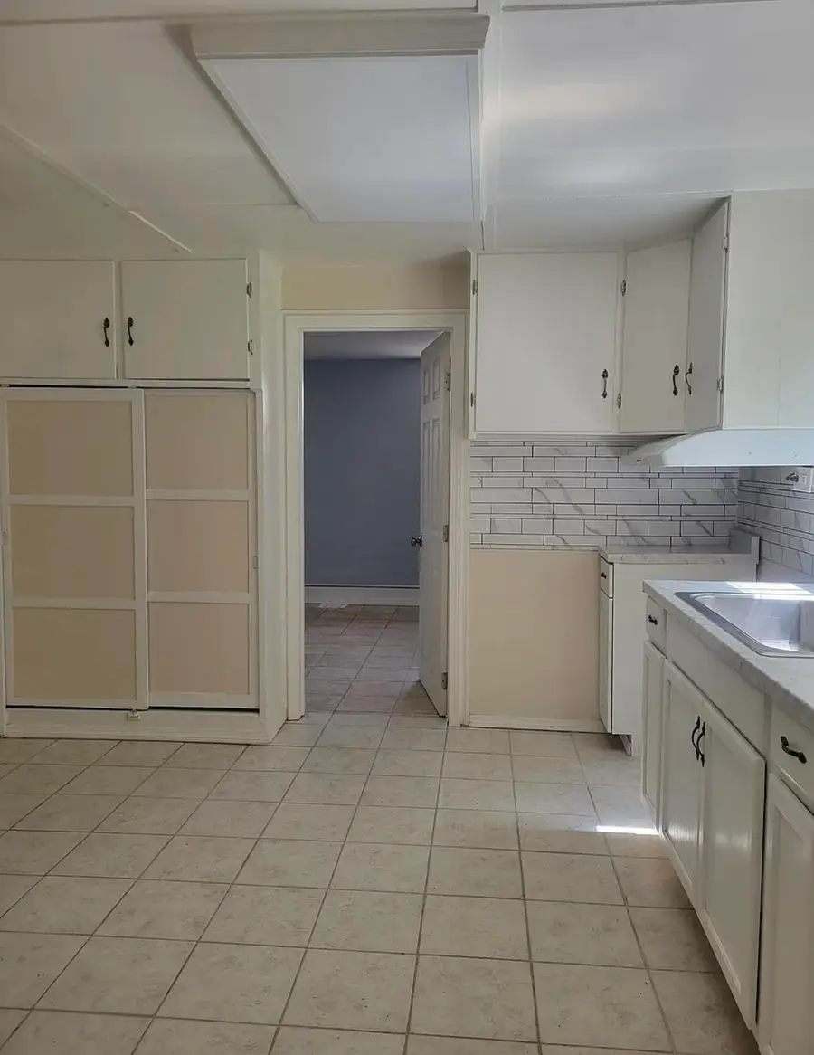 340 N K Street, Dinuba, CA 93618 - #3