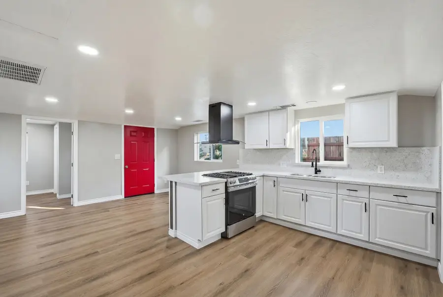 497 N Oakview Avenue, Farmersville, CA 93223 - #3