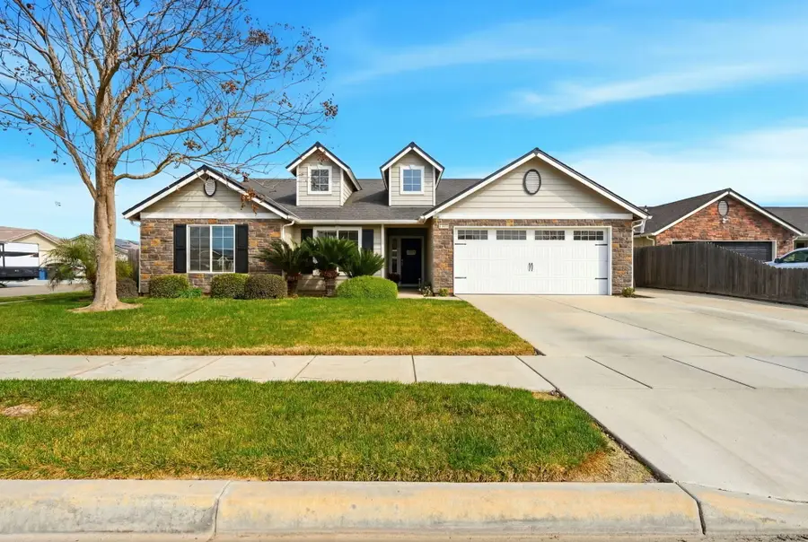 3054 S Foster Court, Tulare, CA 93274 - #2