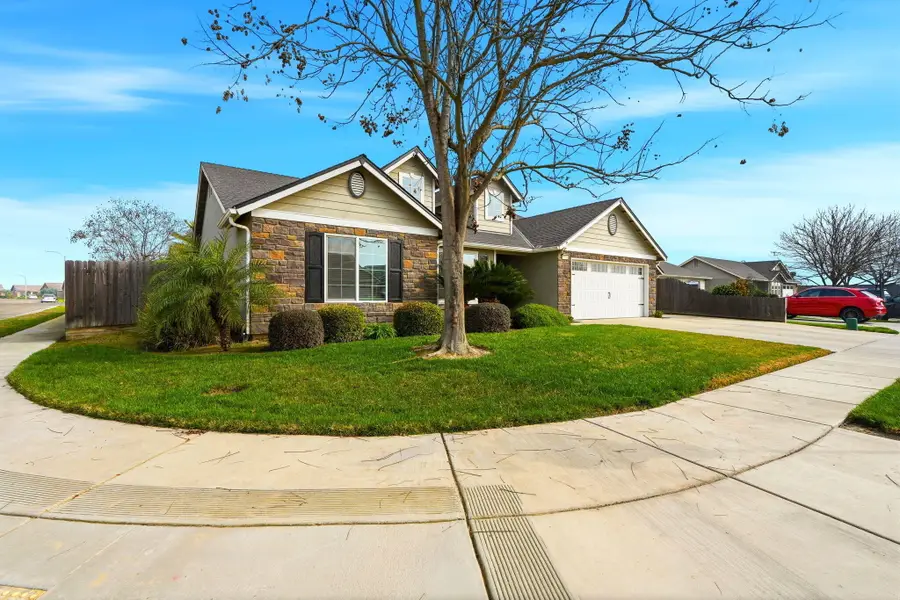 3054 S Foster Court, Tulare, CA 93274 - #3