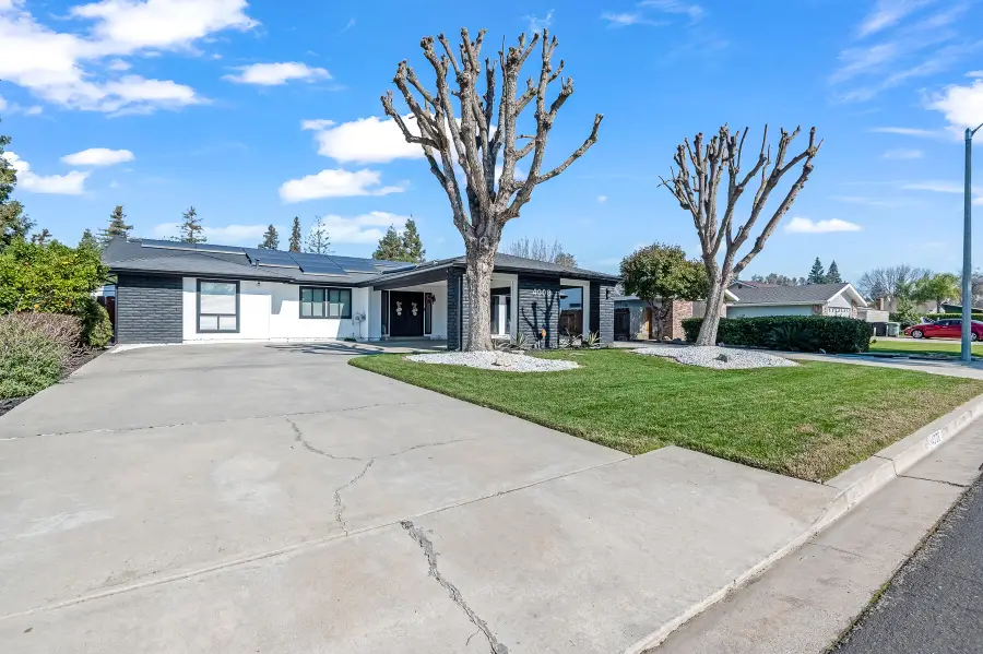 4008 W Nicholas Avenue, Visalia, CA 93291 - #2