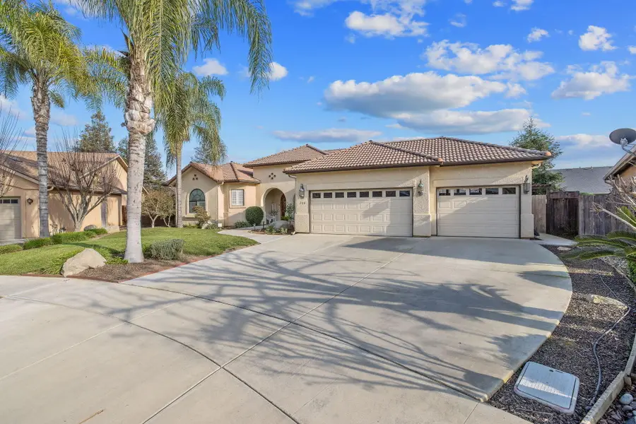 729 St Thomas Court, Exeter, CA 93221 - #3