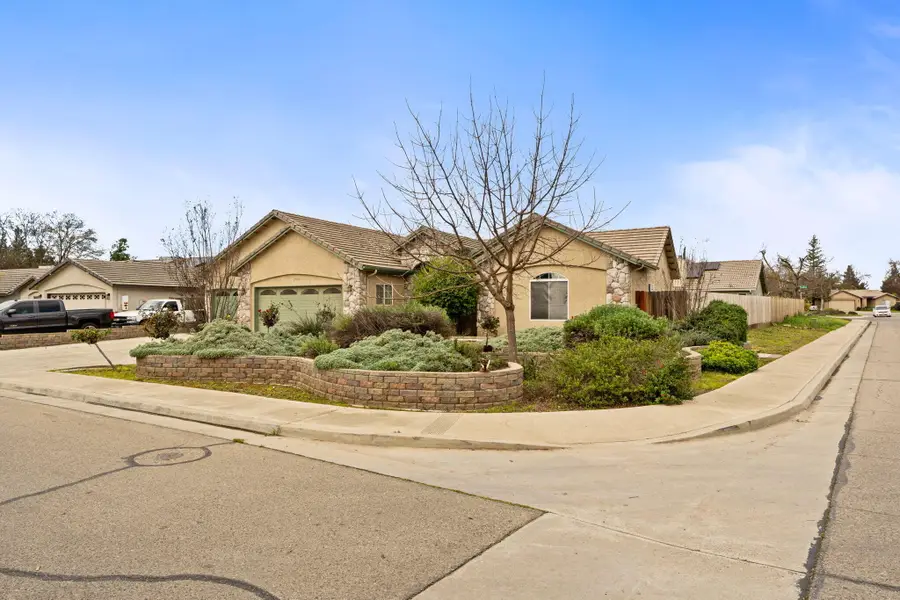 2500 W Perez Avenue, Visalia, CA 93291 - #2