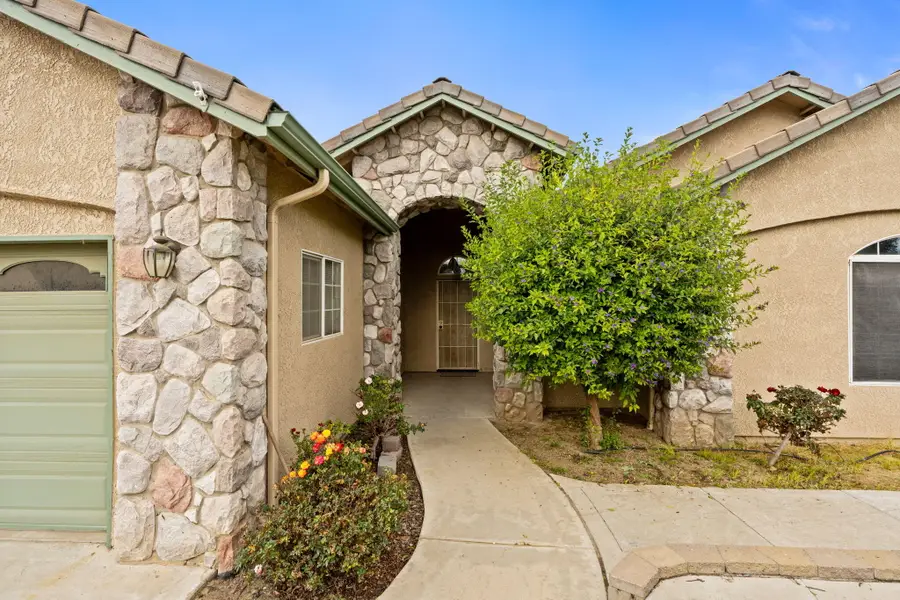 2500 W Perez Avenue, Visalia, CA 93291 - #3
