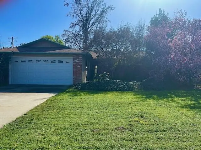 249 W Paradise Avenue, Visalia, CA 93277 - #1