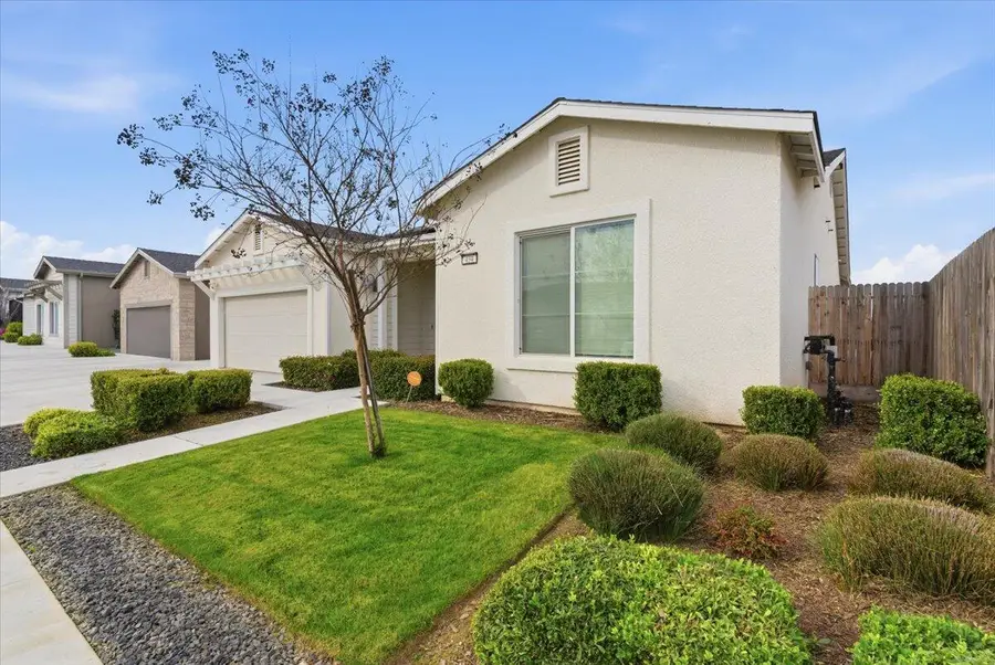 434 E Tyler Court, Visalia, CA 93291 - #2