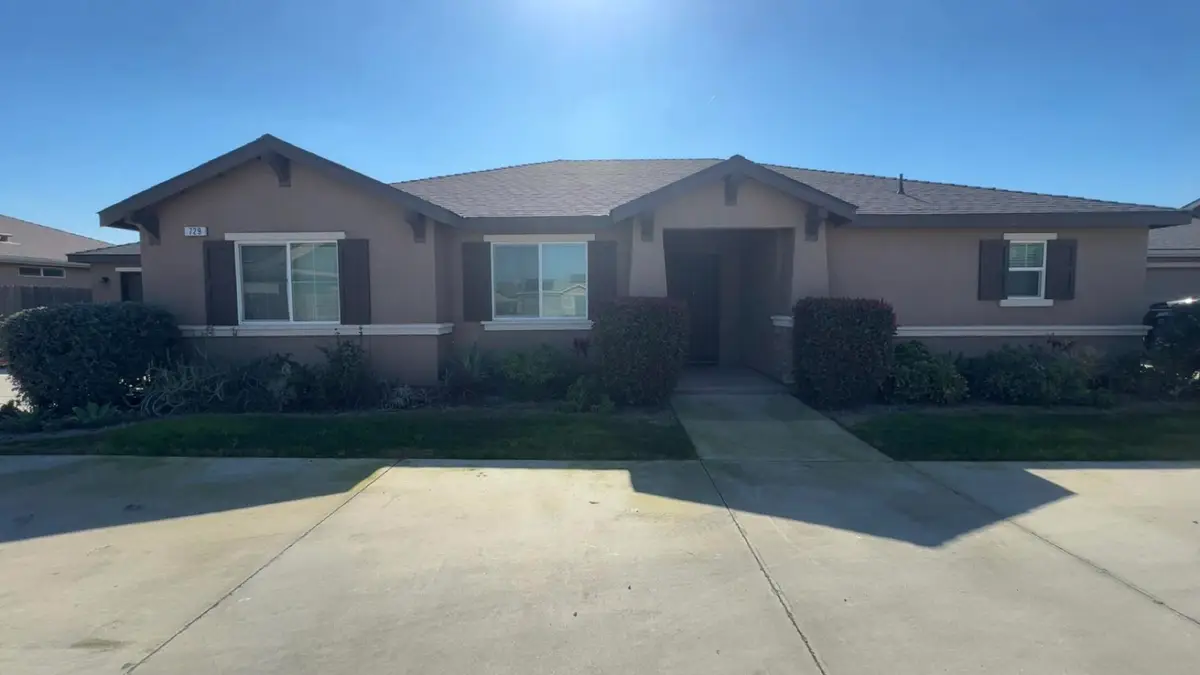 729 W Perez Avenue, Visalia, CA 93291 - #1