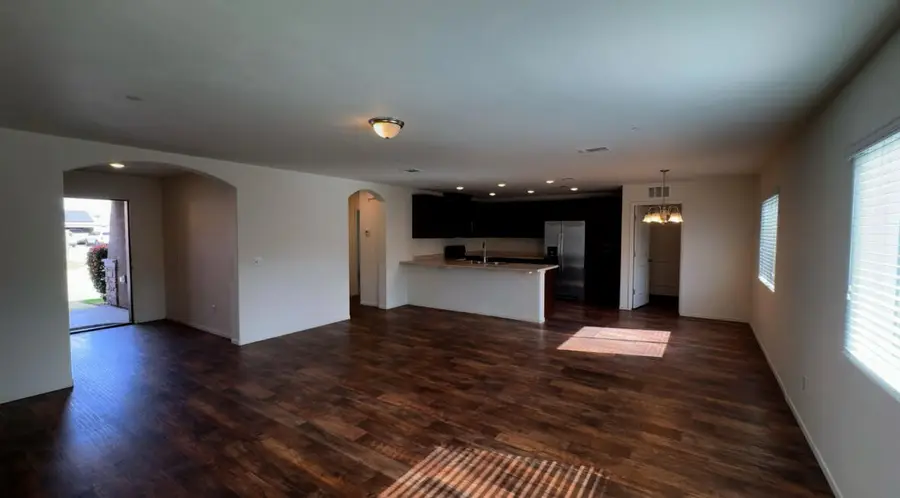 729 W Perez Avenue, Visalia, CA 93291 - #2