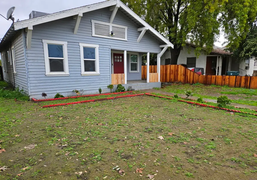 129 S C Street, Tulare, CA 93274 - #3