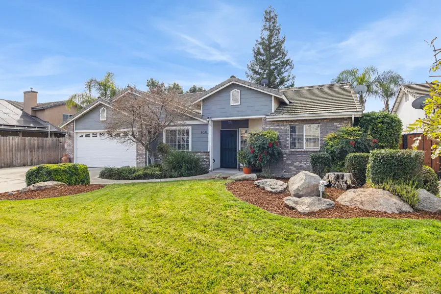 525 W Kimball Avenue, Visalia, CA 93277 - #2