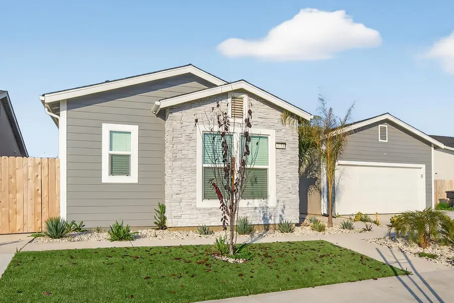 3735 N Santa Fe Street N, Visalia, CA 93292 - #3