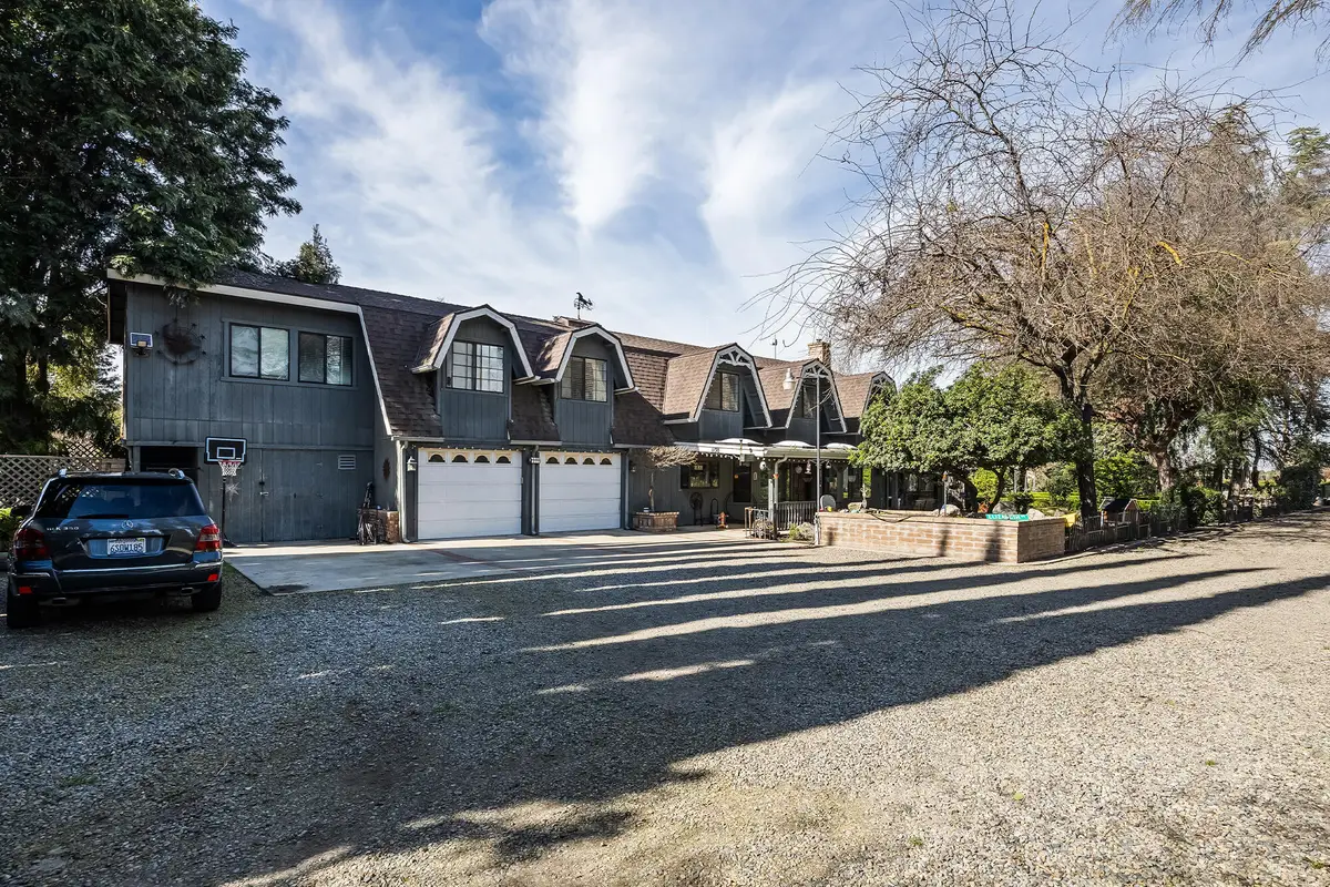 1138 Riverway Drive, Visalia, CA 93291 - #1