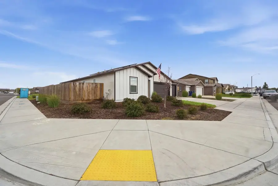 2340 Beth Page Avenue, Tulare, CA 93274 - #3