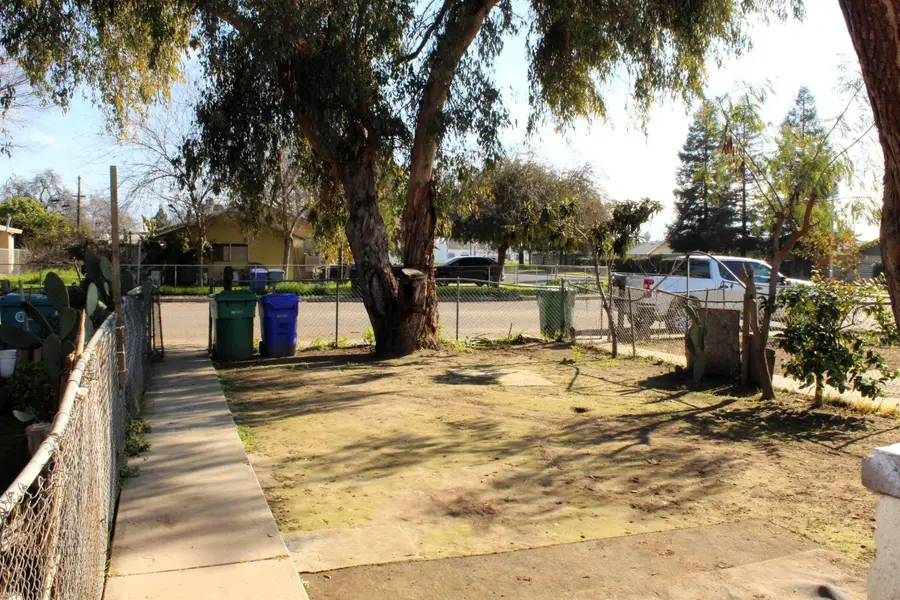 387 S Cornell Street, Porterville, CA 93257 - #2
