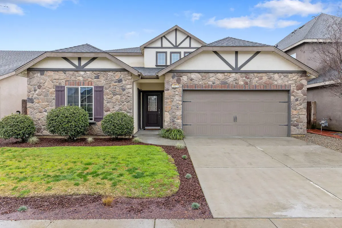 1923 W Humboldt Drive, Hanford, CA 93230 - #1