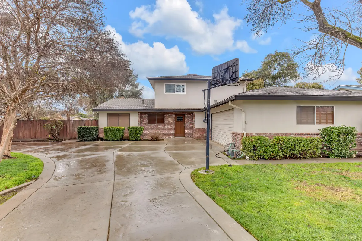 2417 E Howard Avenue, Visalia, CA 93292 - #1