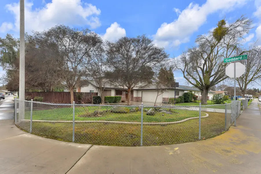 2417 E Howard Avenue, Visalia, CA 93292 - #3