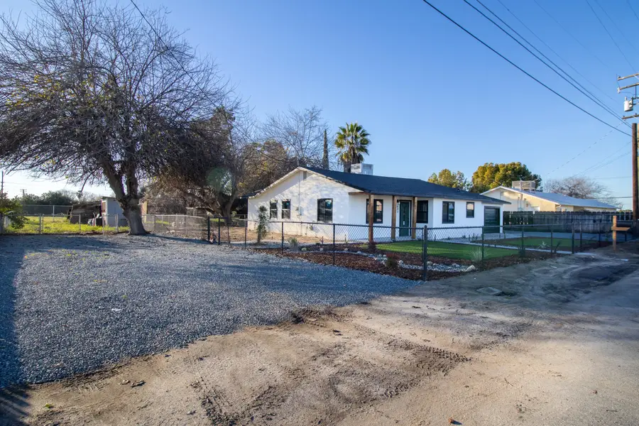 843 S Cottage Street, Porterville, CA 93257 - #2