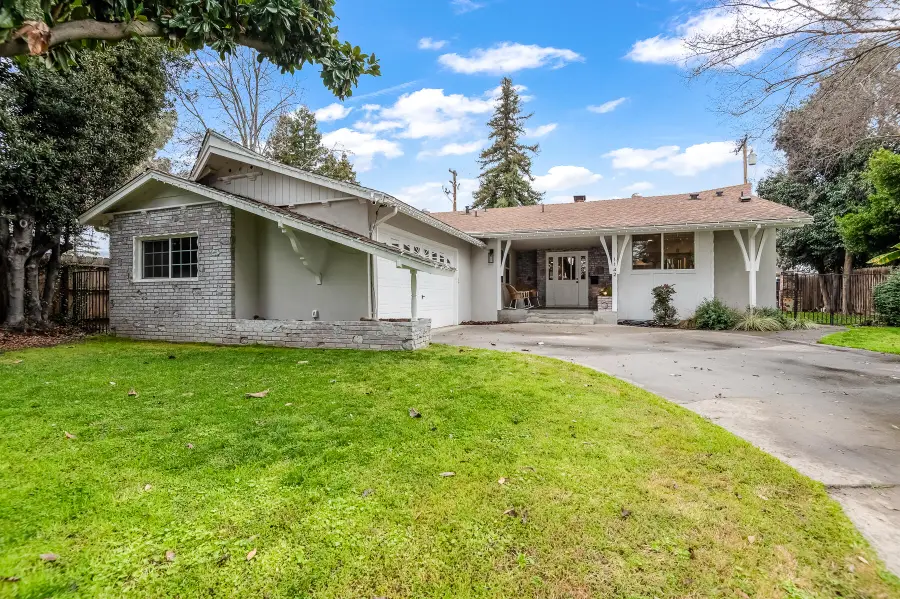 1142 W Feemster Avenue, Visalia, CA 93277 - #2