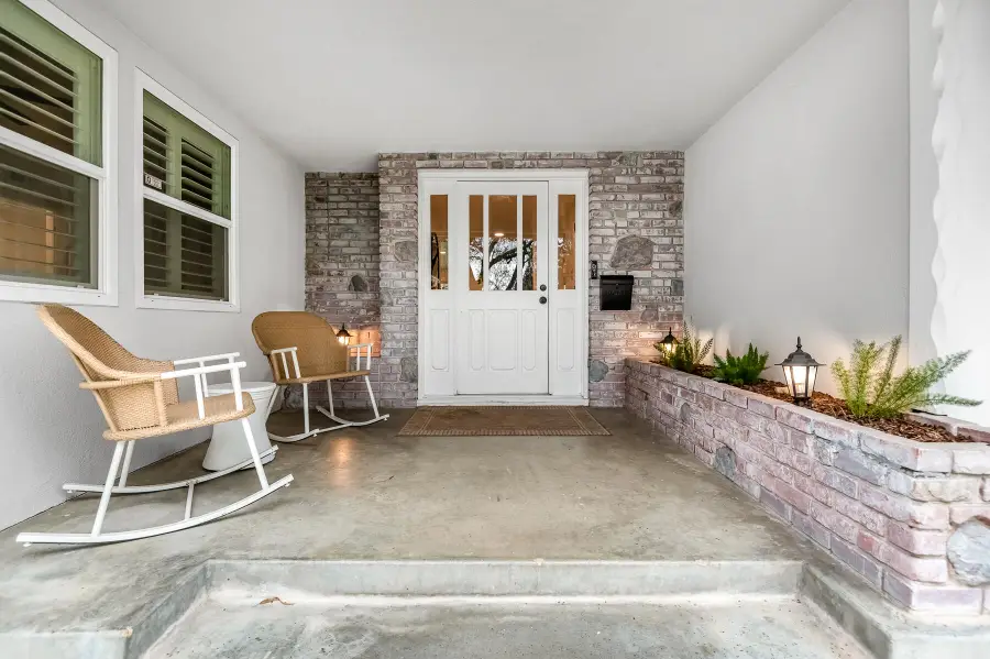 1142 W Feemster Avenue, Visalia, CA 93277 - #3