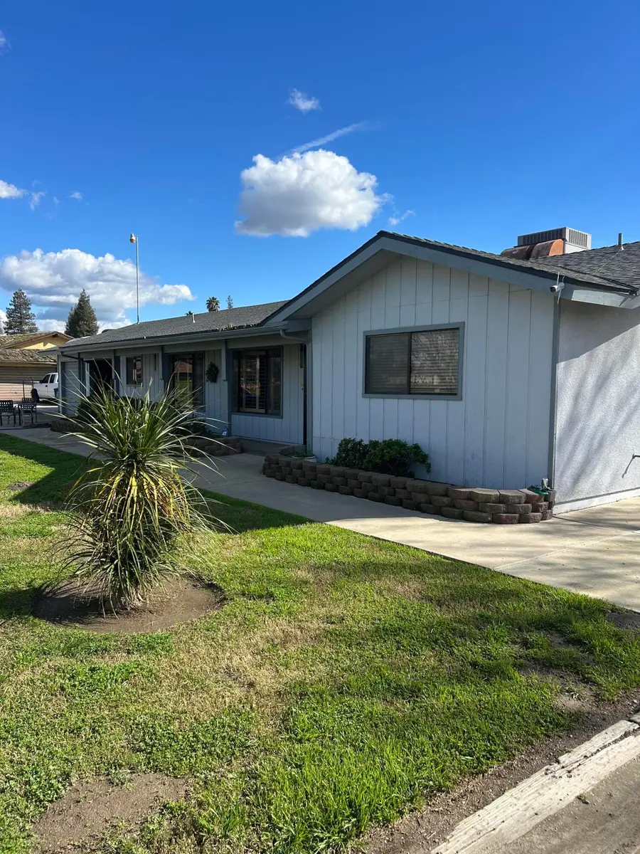 2745 E Goshen Avenue Ne, Visalia, CA 93292 - #2