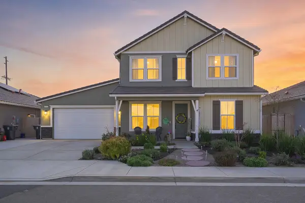 2827 Sand Hills Avenue, Tulare, CA 93274