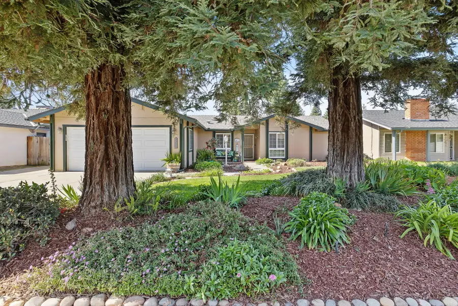 1127 S Noyes Street, Visalia, CA 93277 - #2