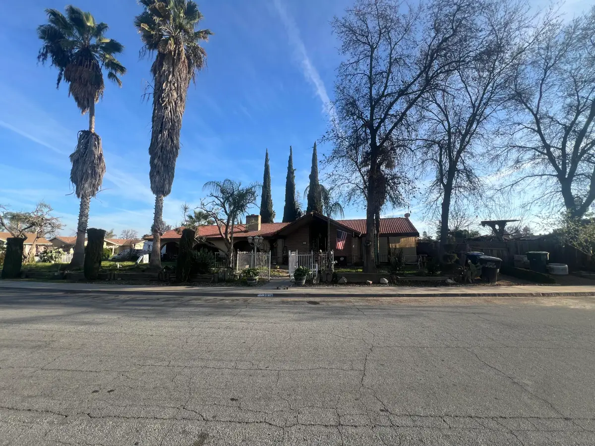 3215 W Coppola Avenue, Visalia, CA 93277 - #1