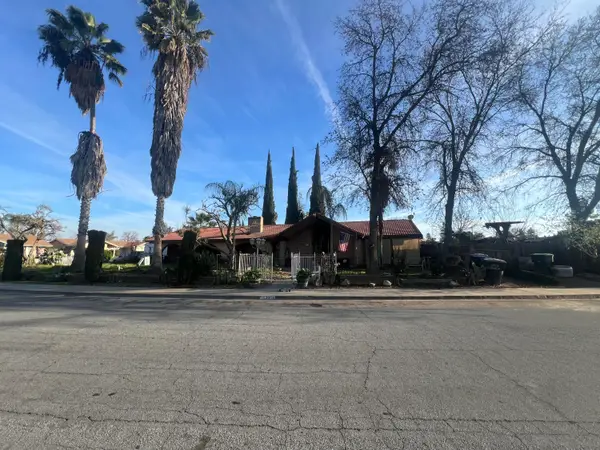 3215 W Coppola Avenue, Visalia, CA 93277