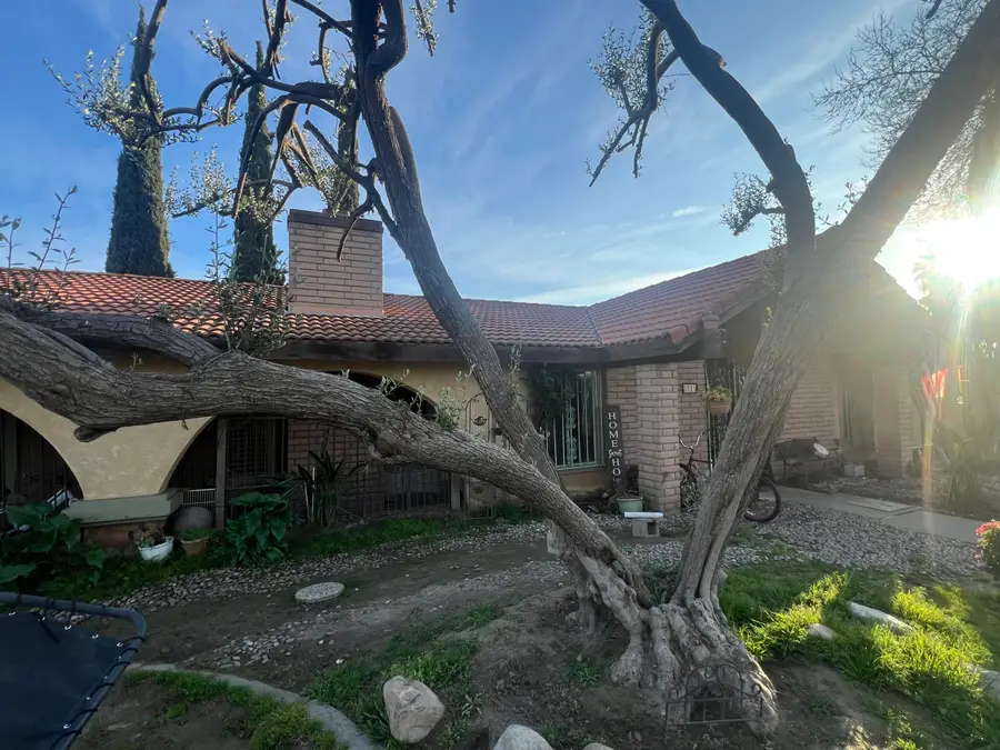 3215 W Coppola Avenue, Visalia, CA 93277 - #3