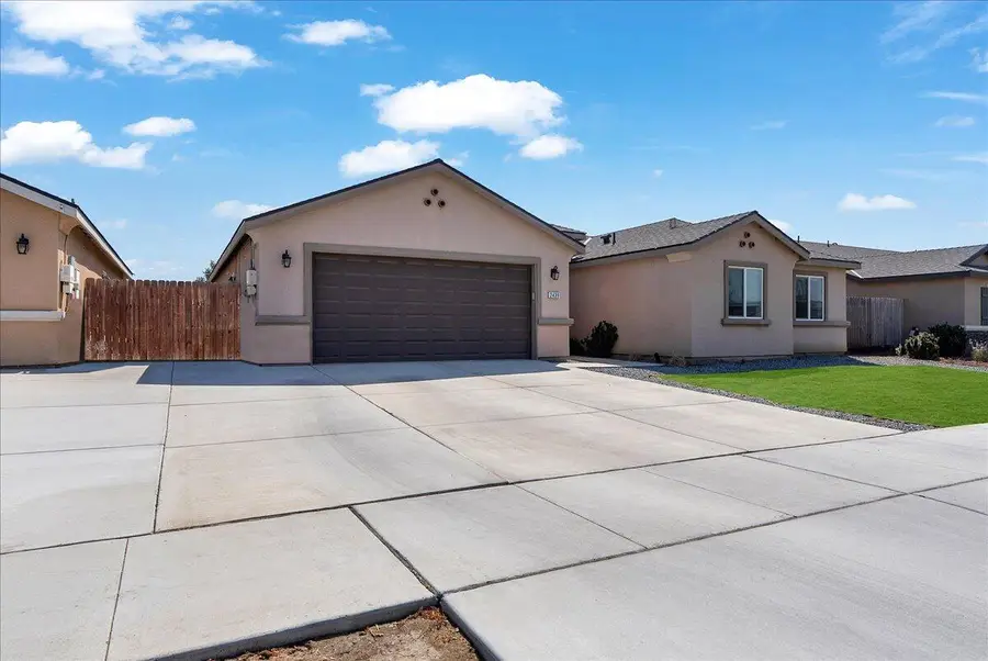 2439 Madeline Drive, Hanford, CA 93230 - #2