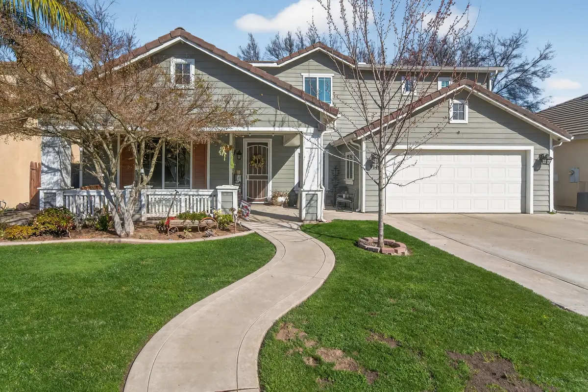 914 W Russell Avenue, Visalia, CA 93277 - #1