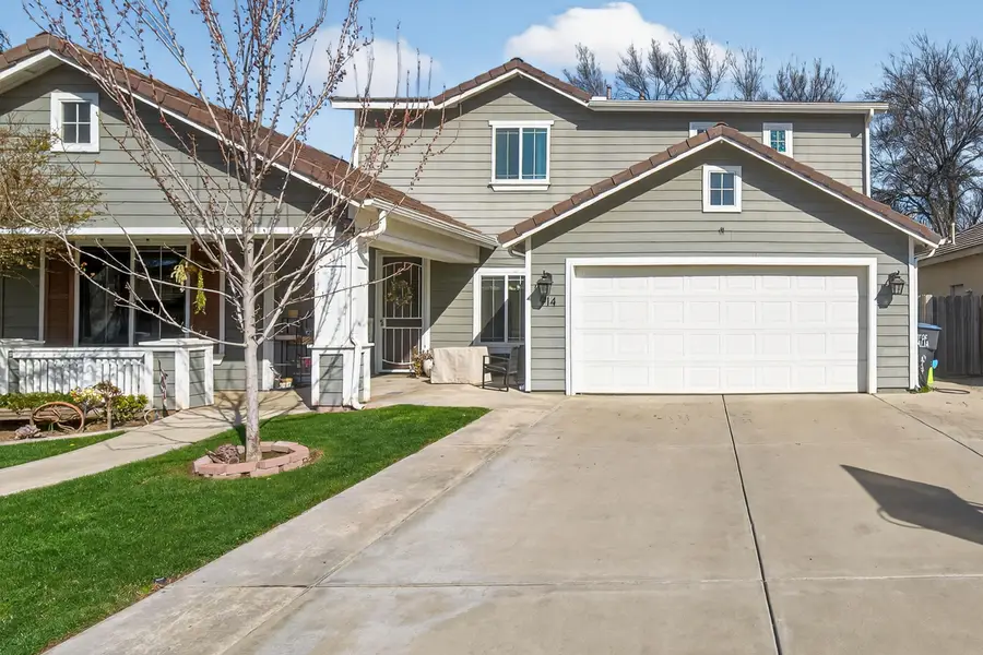 914 W Russell Avenue, Visalia, CA 93277 - #2