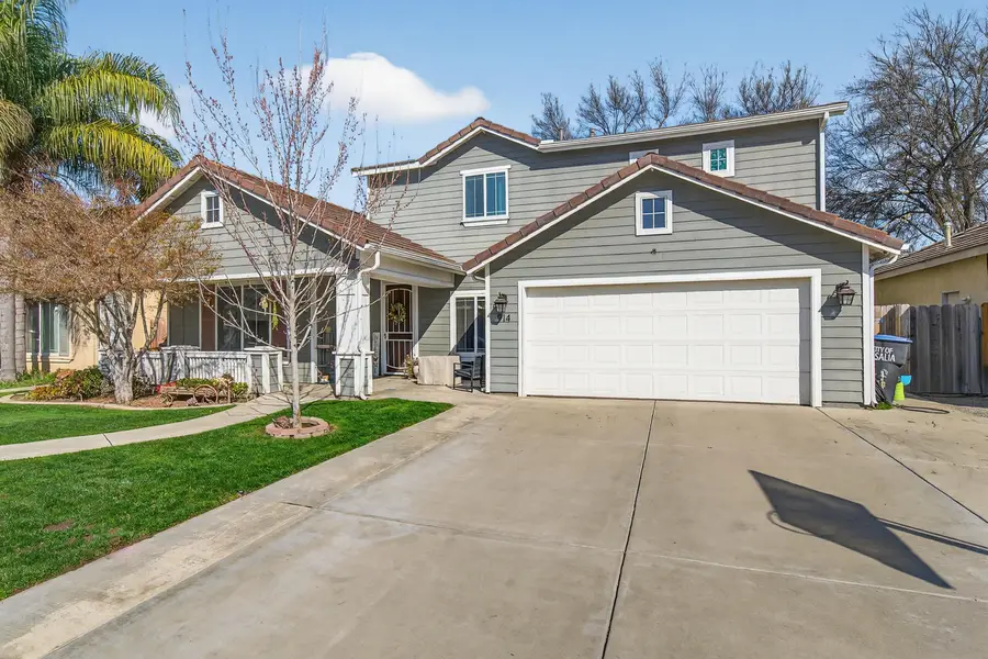 914 W Russell Avenue, Visalia, CA 93277 - #3