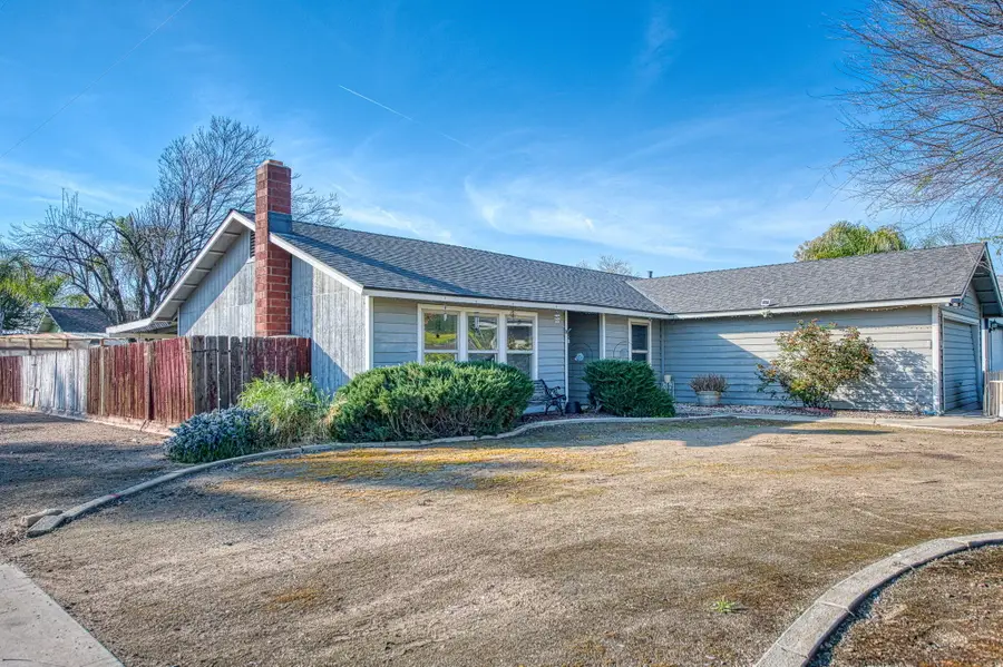 221 N Hillcrest Street, Porterville, CA 93257 - #3