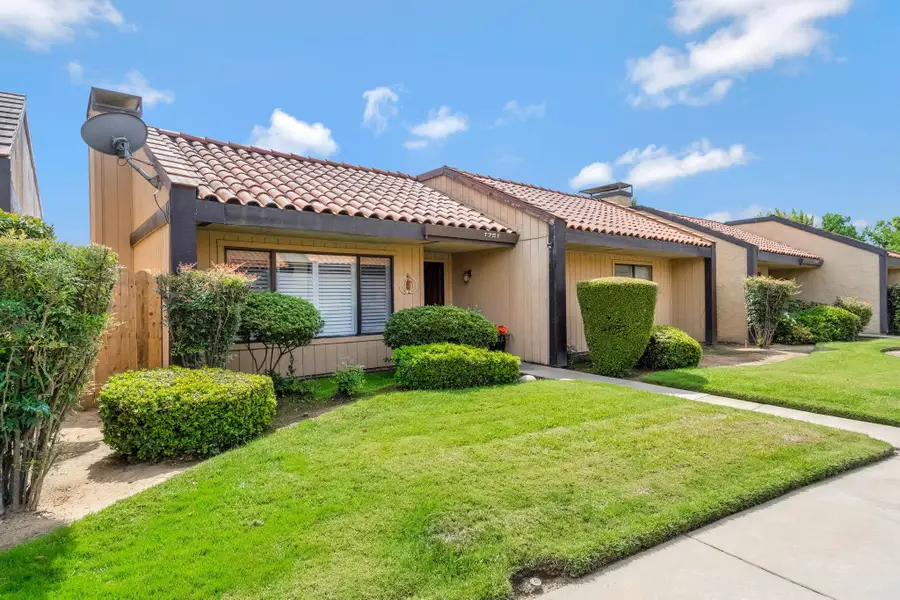 1751 W Santa Ana Avenue, Fresno, CA 93705 - #2