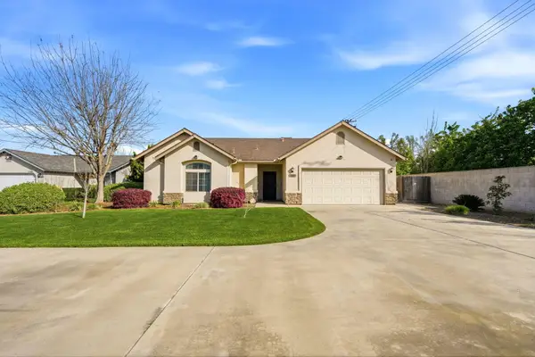 2050 N Charter Oak Court, Visalia, CA 93292