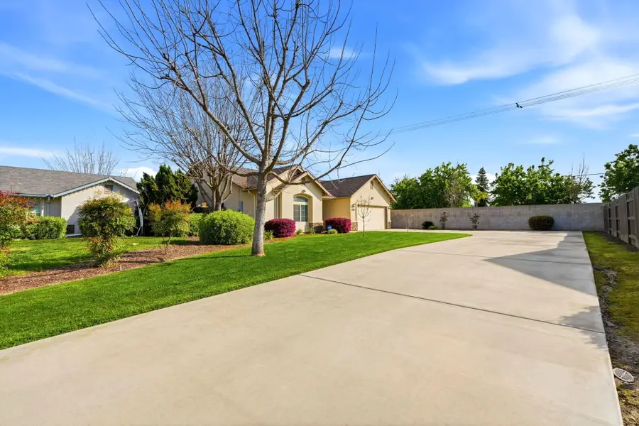 2050 N Charter Oak Court, Visalia, CA 93292 - #2