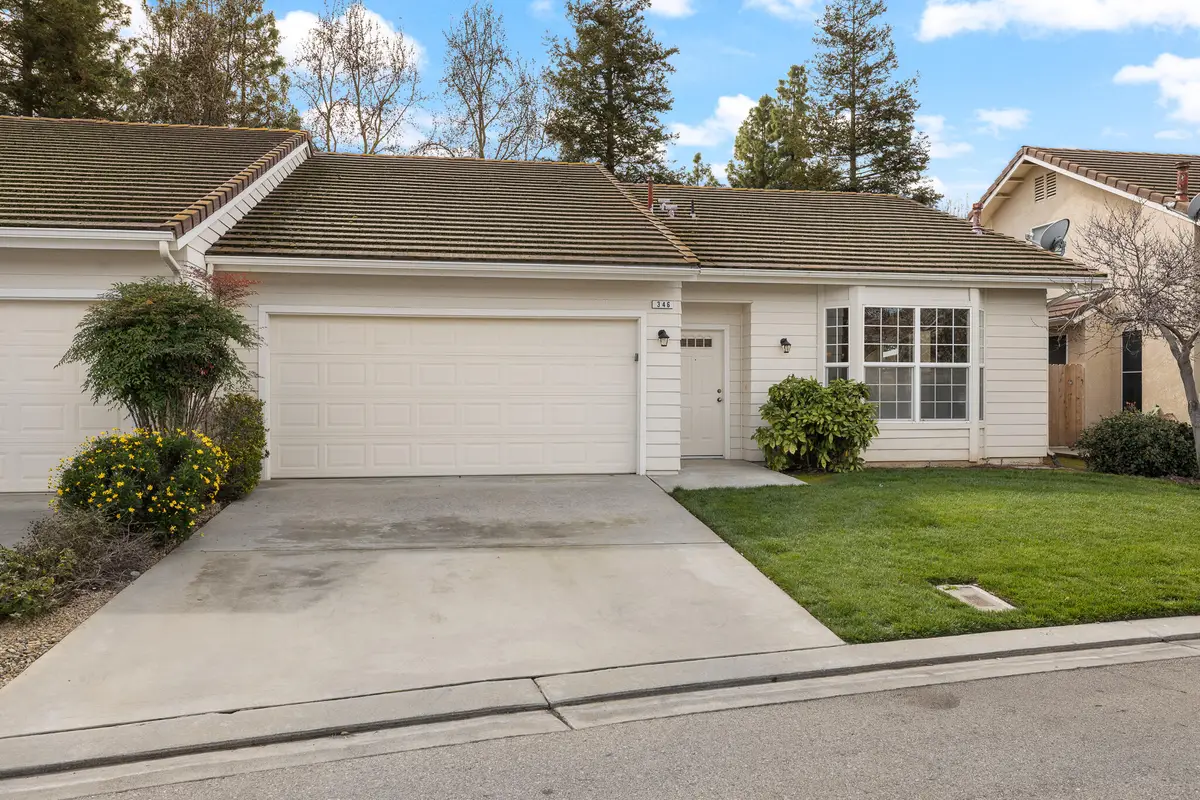 346 Village Drive, Dinuba, CA 93618 - #1
