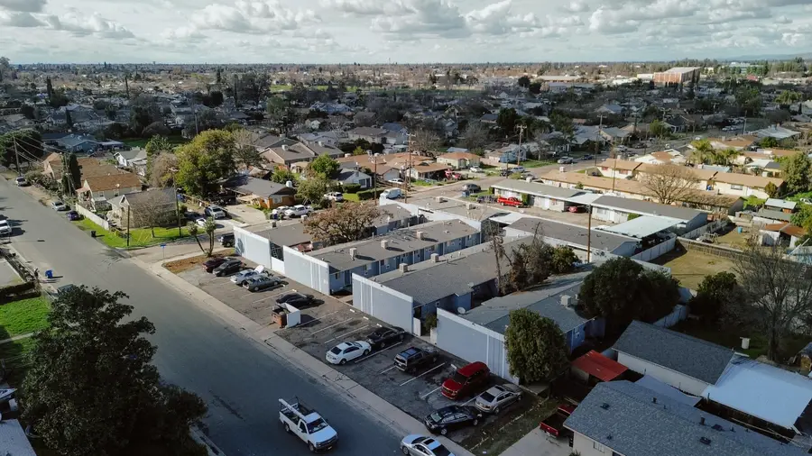 282 W Date Avenue, Porterville, CA 93257 - #2