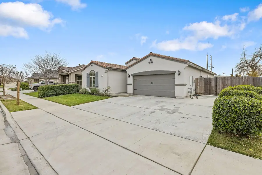 1821 E Arlen Avenue, Visalia, CA 93292 - #3