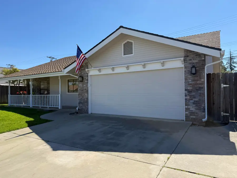 315 E Washington Avenue, Tulare, CA 93274 - #2