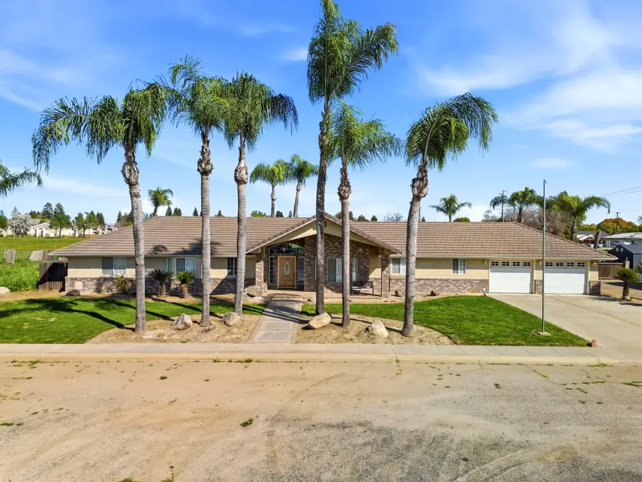 2702 E Goshen Avenue, Visalia, CA 93292 - #2