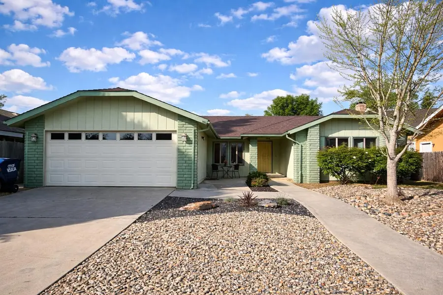 2020 E Four Creeks Avenue, Visalia, CA 93292 - #2