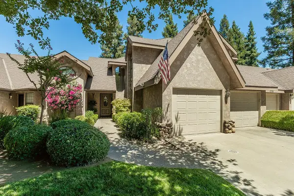 1282 W Flora Avenue, Reedley, CA 93654